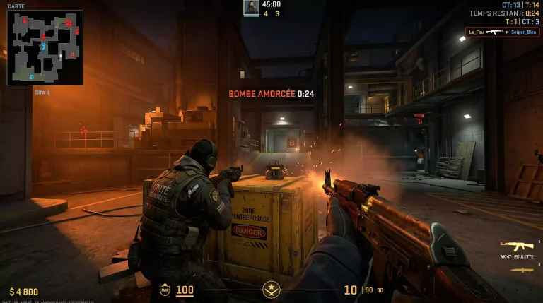 Joueur CS2 seul face à plusieurs adversaires dans une situation de clutch